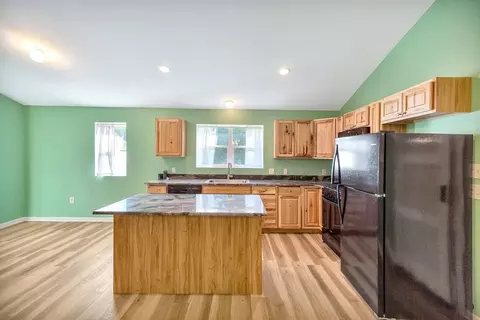 Kitchen - 255 Ellena Dr, Seneca, SC 29672 photo 2 of 3