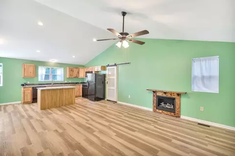 Living - 255 Ellena Dr, Seneca, SC 29672 photo 2 of 5