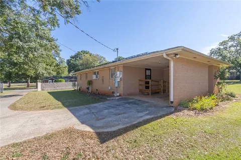 Exterior - 200 Fleming Dr, Anderson, SC 29621 photo 8 of 14