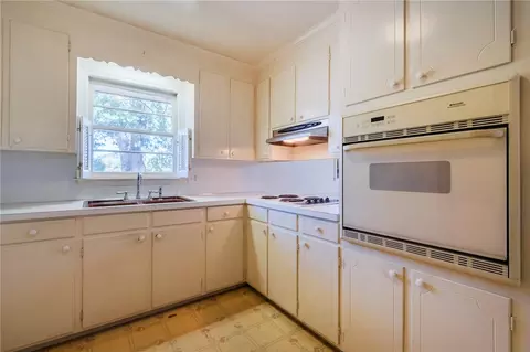 Kitchen - 200 Fleming Dr, Anderson, SC 29621 photo 4 of 6