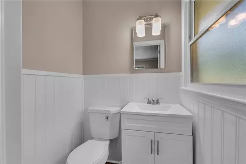 Bath - 204 Brook Forest Dr, Anderson, SC 29621 photo 4 of 4