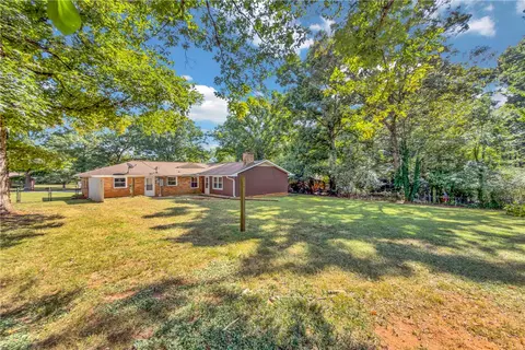 Exterior - 204 Brook Forest Dr, Anderson, SC 29621 photo 6 of 9
