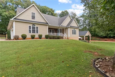 605 Bryant Crossing Dr, West Union, SC 29696