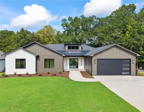 380 Capri Point Pt, Lavonia, GA 30553