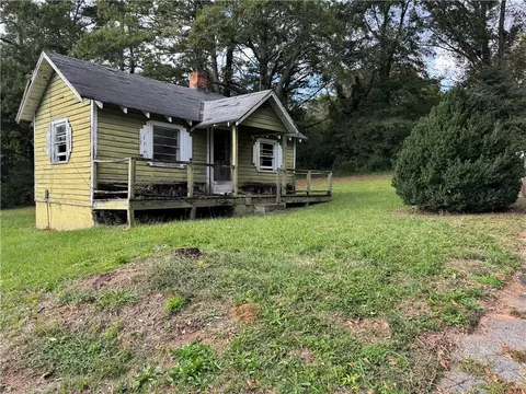 201 Moore Ave, Walhalla, SC 29691 photo 2