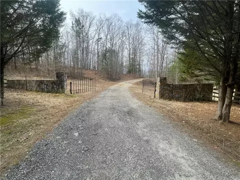 1944 Doctor Johns Rd, Westminster, SC 29693