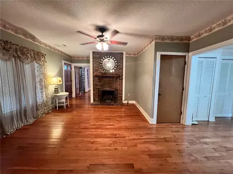 Living - 711 W Bear Swamp Rd, Walhalla, SC 29691 photo 1 of 7