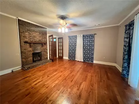 Living - 711 W Bear Swamp Rd, Walhalla, SC 29691 photo 5 of 7