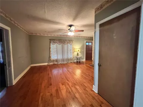 Living - 711 W Bear Swamp Rd, Walhalla, SC 29691 photo 6 of 7