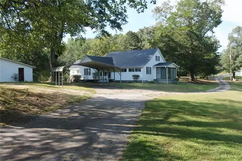Exterior - 711 W Bear Swamp Rd, Walhalla, SC 29691 photo 4 of 19