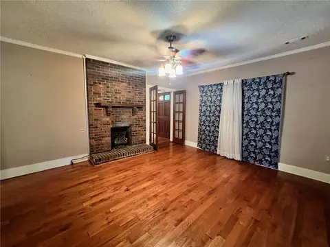 Living - 711 W Bear Swamp Rd, Walhalla, SC 29691 photo 4 of 7