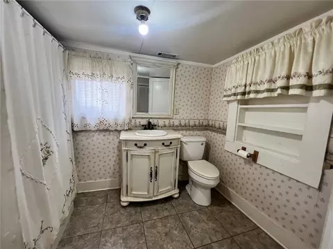 Bath - 711 W Bear Swamp Rd, Walhalla, SC 29691 photo 4 of 4
