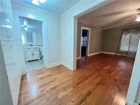 Entry Way - 711 W Bear Swamp Rd, Walhalla, SC 29691 photo 3 of 4