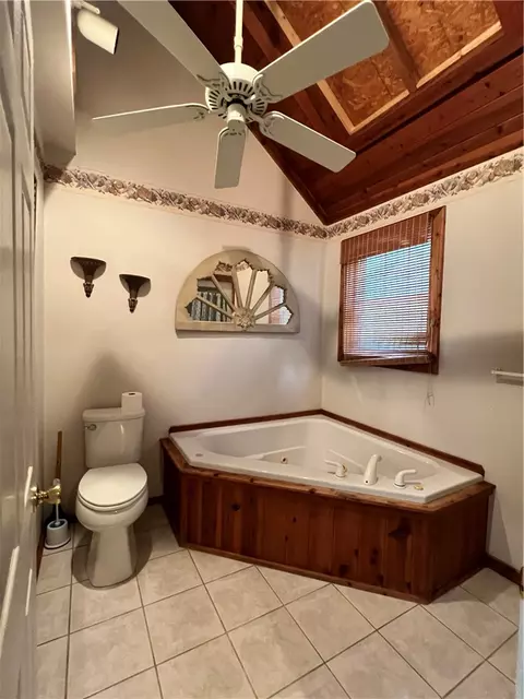 Bath - 711 W Bear Swamp Rd, Walhalla, SC 29691 photo 2 of 4