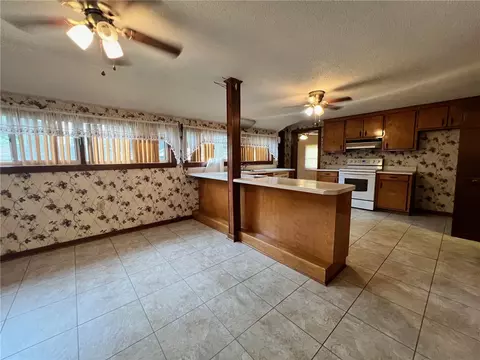 Kitchen - 711 W Bear Swamp Rd, Walhalla, SC 29691 photo 3 of 3