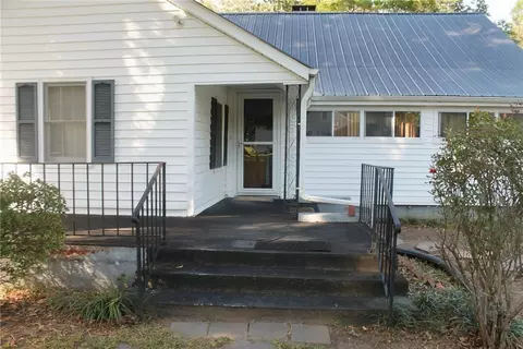 Exterior - 711 W Bear Swamp Rd, Walhalla, SC 29691 photo 13 of 19