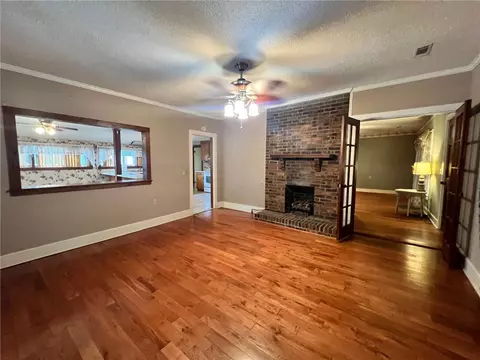 Living - 711 W Bear Swamp Rd, Walhalla, SC 29691 photo 3 of 7