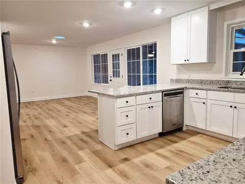 Living - 106 Mitchell Ave, Clemson, SC 29631 photo 3 of 4