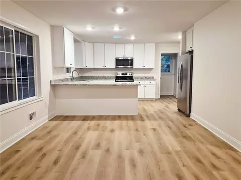 Living - 106 Mitchell Ave, Clemson, SC 29631 photo 4 of 4