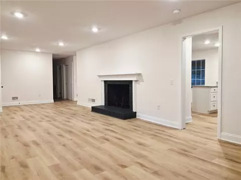 Living - 106 Mitchell Ave, Clemson, SC 29631 photo 2 of 4