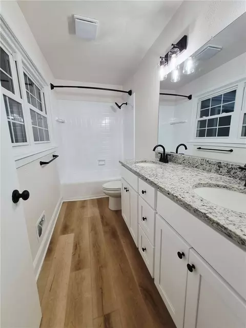 Bath - 106 Mitchell Ave, Clemson, SC 29631 photo 2 of 2