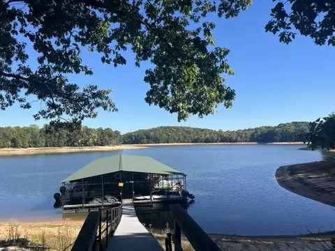 212 Riverlake Rd, Fair Play, SC 29643