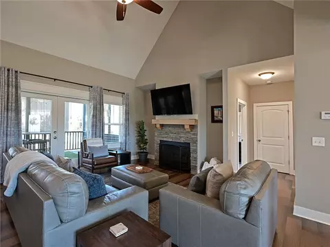 Living - 121 Rogers Rd, Pelzer, SC 29669 photo 2 of 3