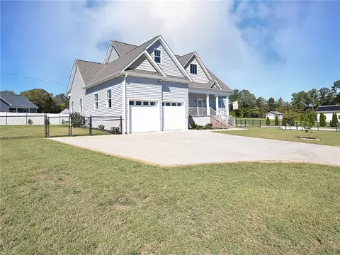Exterior - 121 Rogers Rd, Pelzer, SC 29669 photo 7 of 10
