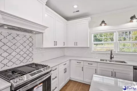 1009 Faison Dr, Florence, SC 29501 photo 2