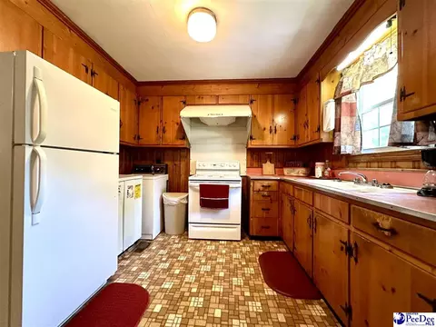 Kitchen - 304 E Wilson St, Dillon, SC 29536 photo 5 of 6