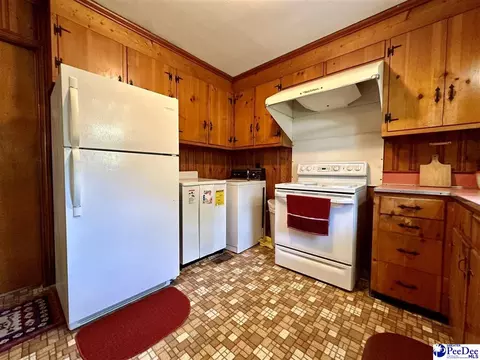 Kitchen - 304 E Wilson St, Dillon, SC 29536 photo 1 of 6