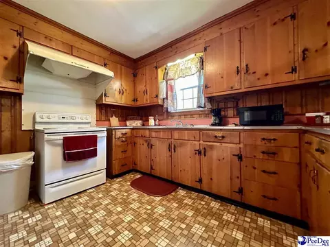 Kitchen - 304 E Wilson St, Dillon, SC 29536 photo 4 of 6