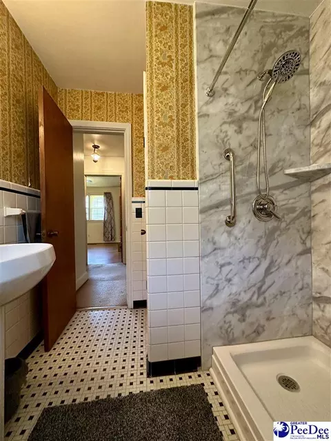 Bath - 304 E Wilson St, Dillon, SC 29536 photo 1 of 7