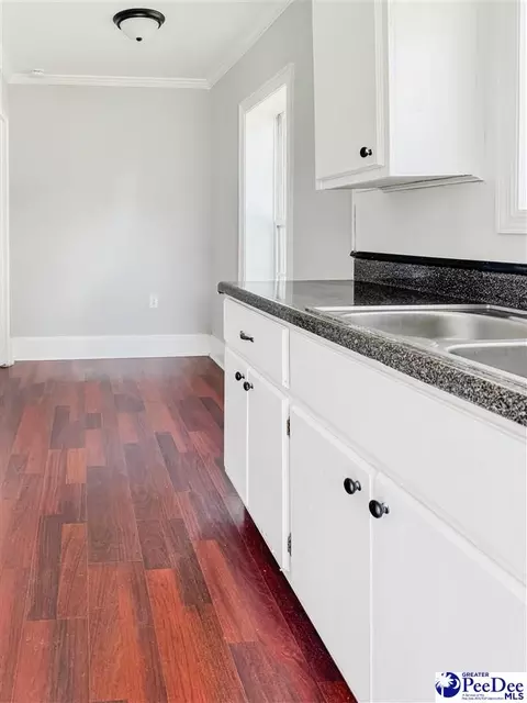 404 W Calhoun St, Dillon, SC 29536 photo 6