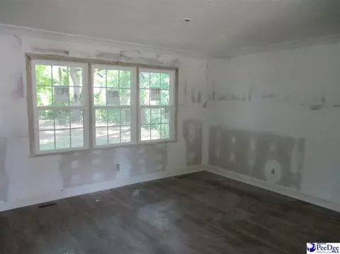 Living - 720 E Charlotte Ave, Sumter, SC 29150 photo 1 of 1