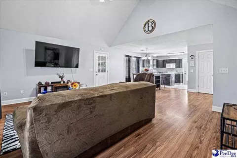 252 E Thorncliff Rd, Florence, SC 29505 photo 3