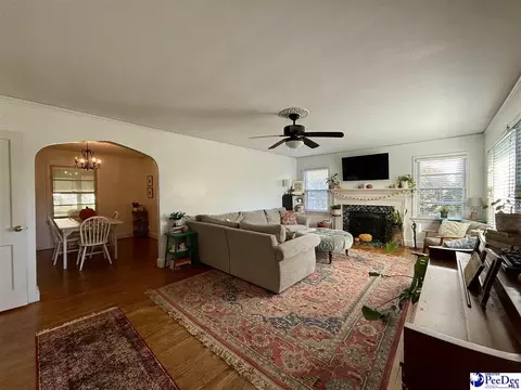 909 Mohawk Dr, Florence, SC 29501 photo 2
