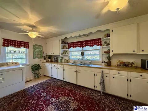 909 Mohawk Dr, Florence, SC 29501 photo 4