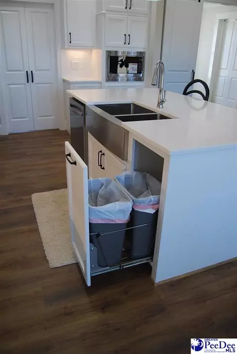 Kitchen - 5820 Clearbrook Rd, Effingham, SC 29541 photo 8 of 11