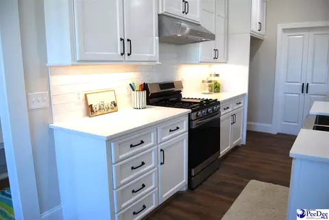 Kitchen - 5820 Clearbrook Rd, Effingham, SC 29541 photo 4 of 11