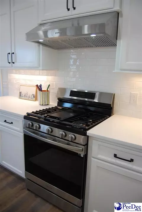 Kitchen - 5820 Clearbrook Rd, Effingham, SC 29541 photo 6 of 11