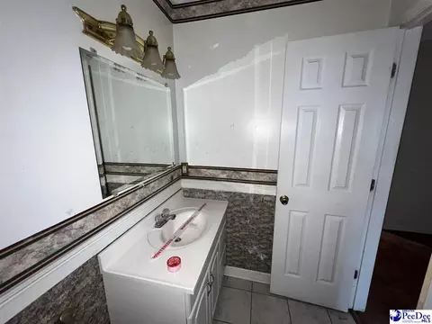 Bath - 1819 Sonny Dr, Dillon, SC 29536 photo 1 of 1