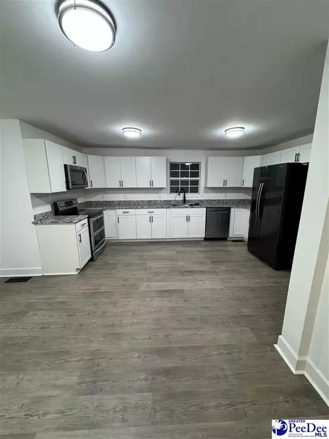 411 E Jefferson St, Dillon, SC 29536 photo 8