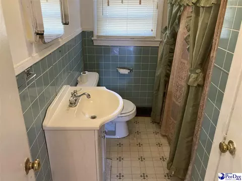 Bath - 902 Mcleod St, Dillon, SC 29536 photo 1 of 1