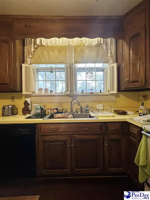 Kitchen - 408 E Jackson St, Dillon, SC 29536 photo 5 of 6