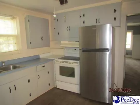 111 N Carolina Ave, Dillon, SC 29536 photo 9