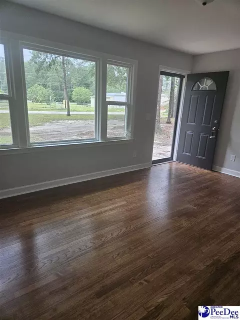 Living - 314 E Country Club Dr, Dillon, SC 29536 photo 1 of 2