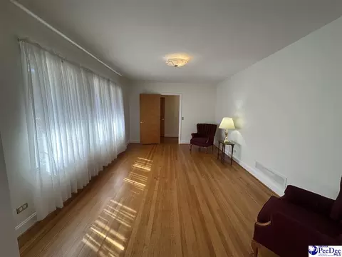 Living - 302 State Rd, Cheraw, SC 29520 photo 3 of 3