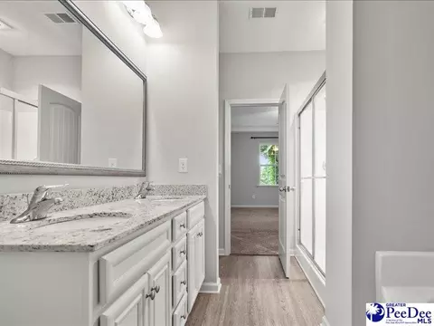 Bath - 992 Abigail Ct, Florence, SC 29501 photo 3 of 5