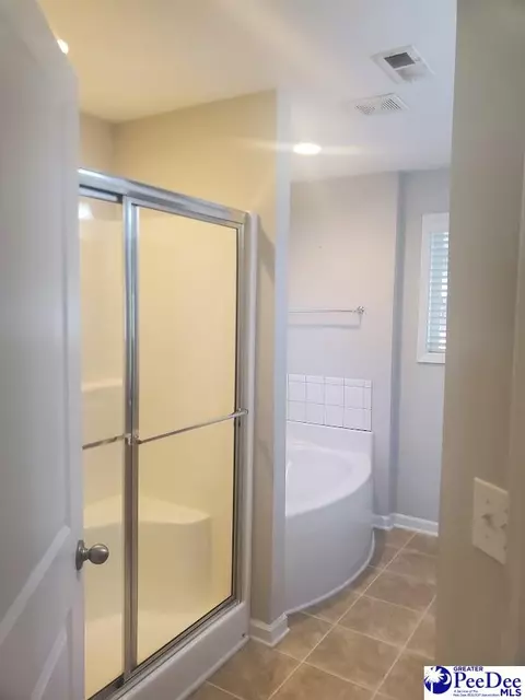 Bath - 3104 Longfellow Dr, Florence, SC 29505 photo 2 of 4
